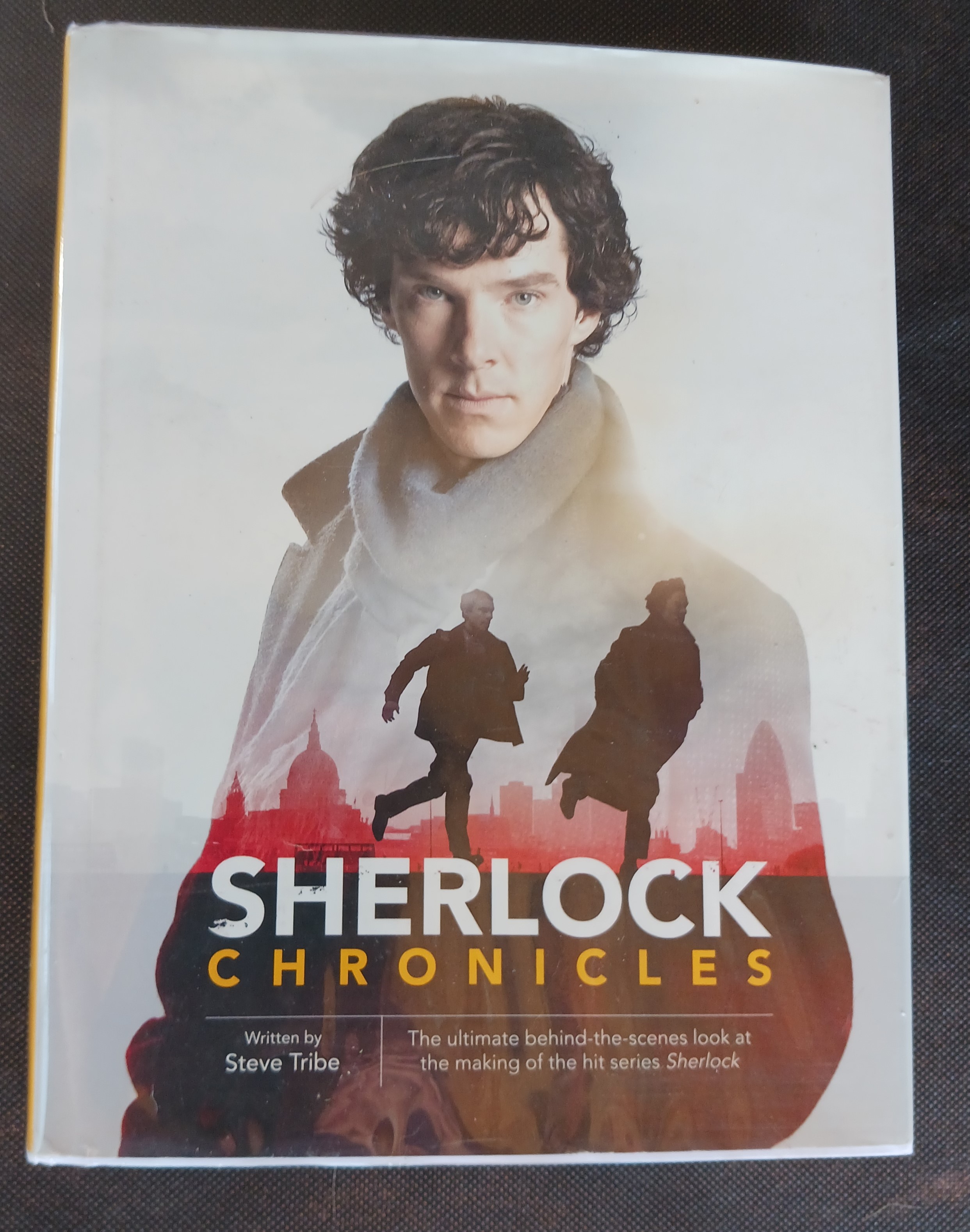 SHERLOCK CHRONICLES 洋書　レア Sherlock: Chronicles: Tribe, Steve: 9780062402349: Amazon