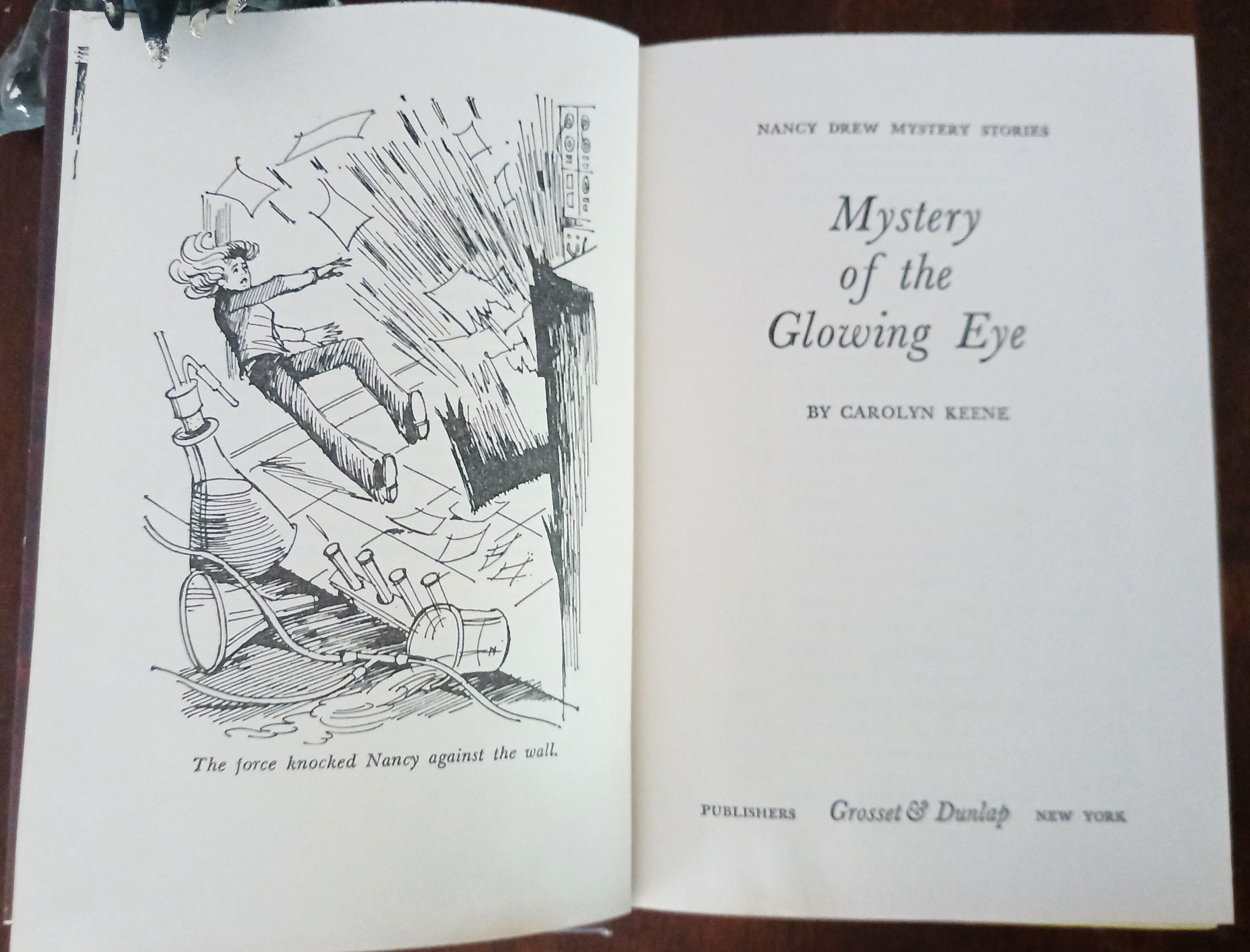The Mystery of the Glowing Eye (Nancy Drew Mystery Stories)