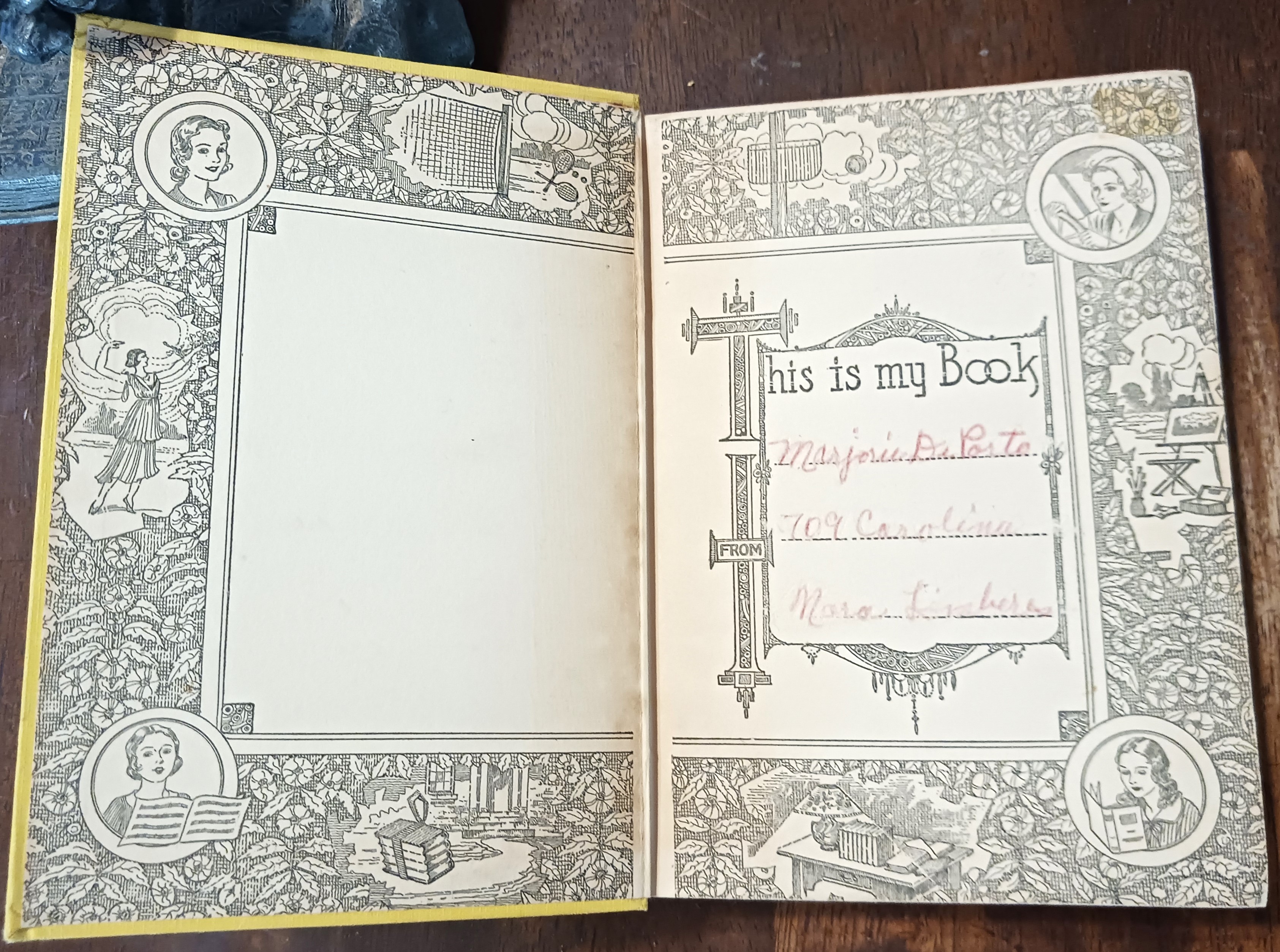 The Murmuring Portrait (Kay Tracey Mystery Stories)