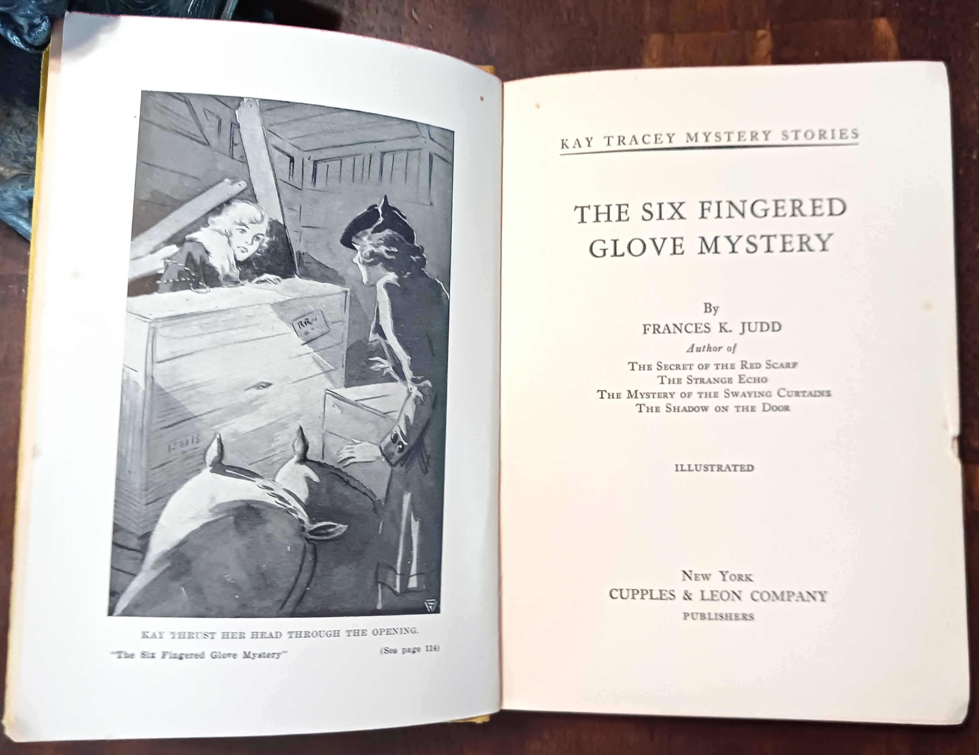 The Six Fingered Glove Mystery (Kay Tracey Mystery Stories)