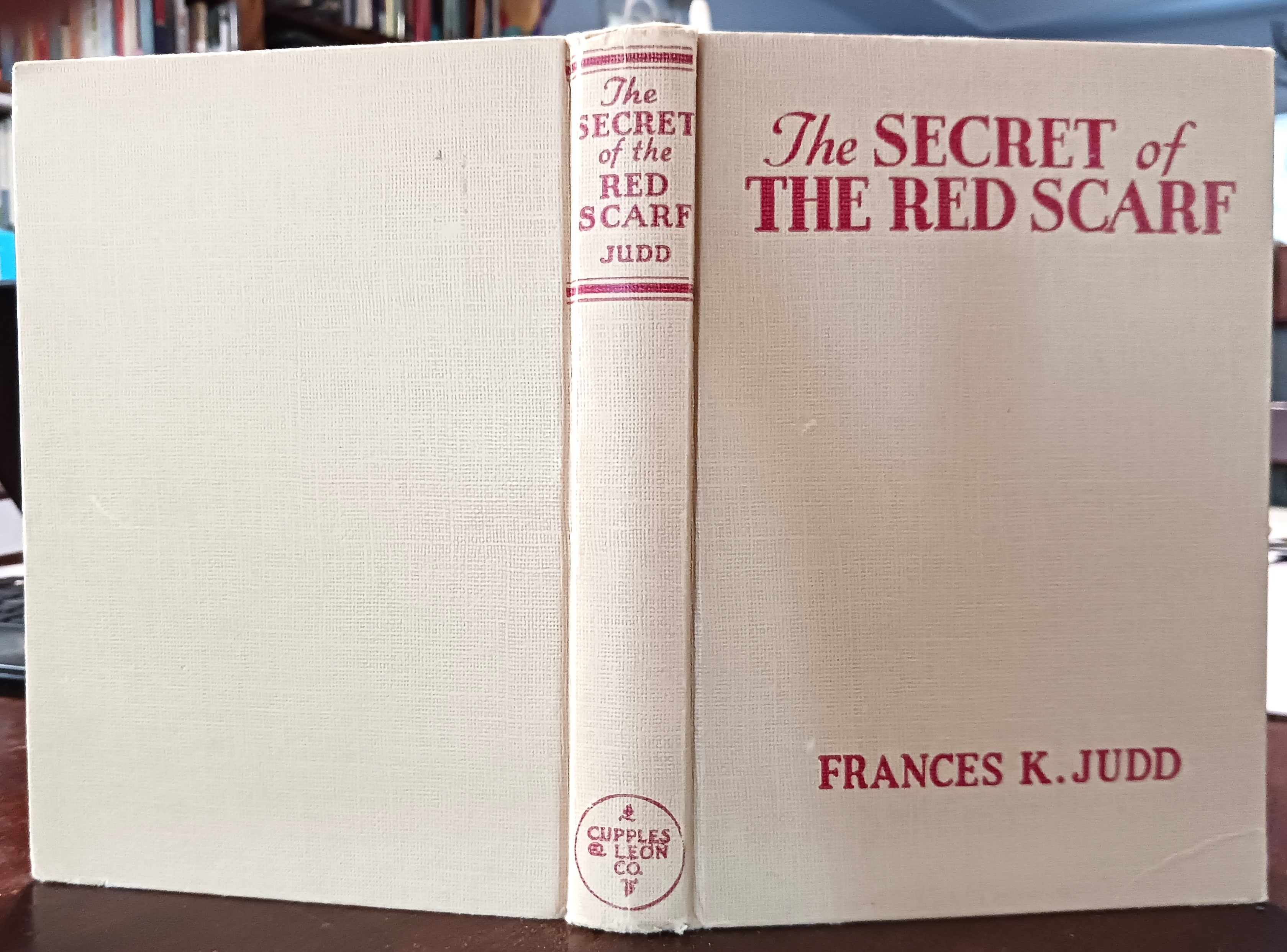The Secret of the Red Scarf (Kay Tracey Mystery Stories)