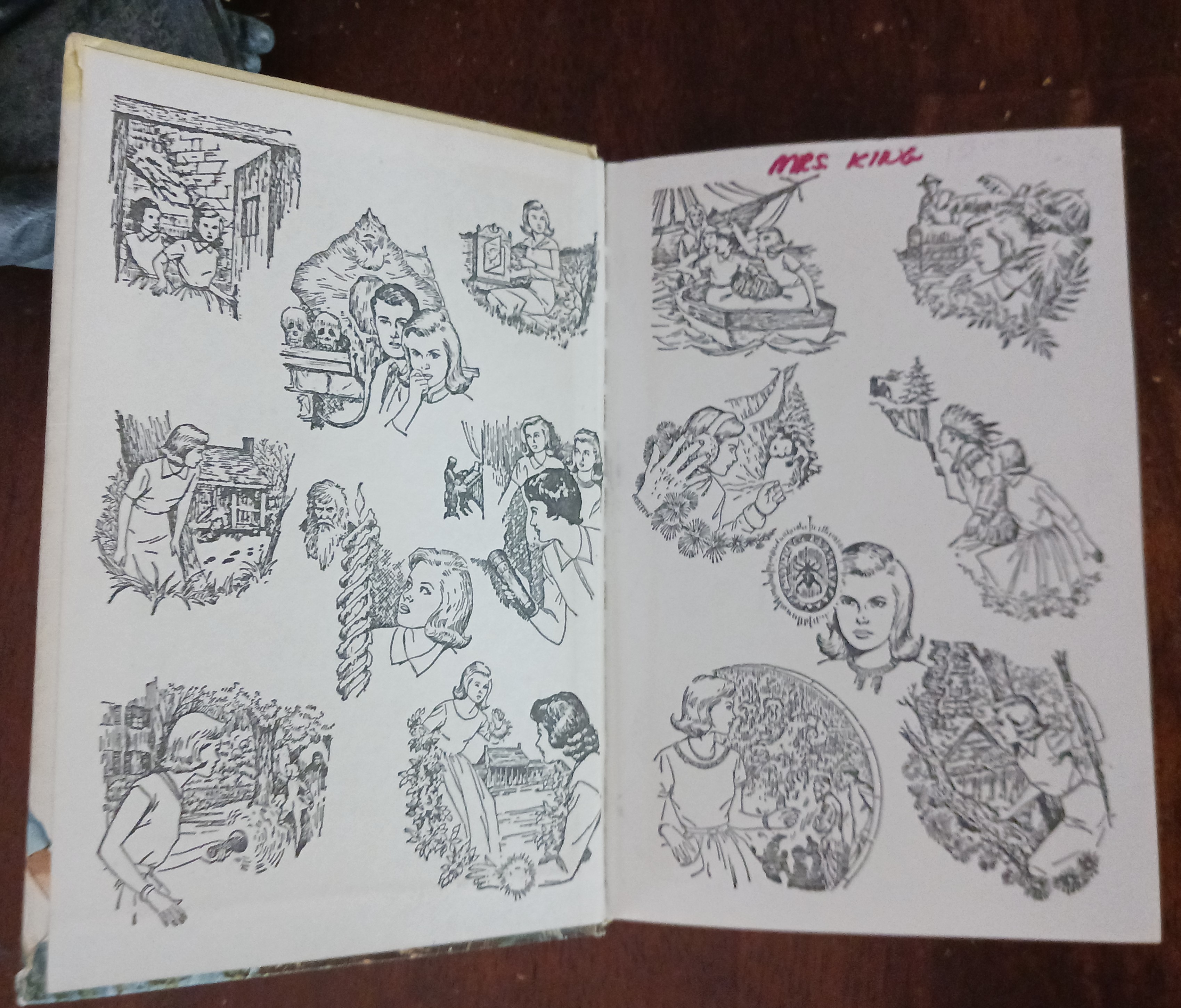 The Phantom of Pine Hill (Nancy Drew Mystery Stories)