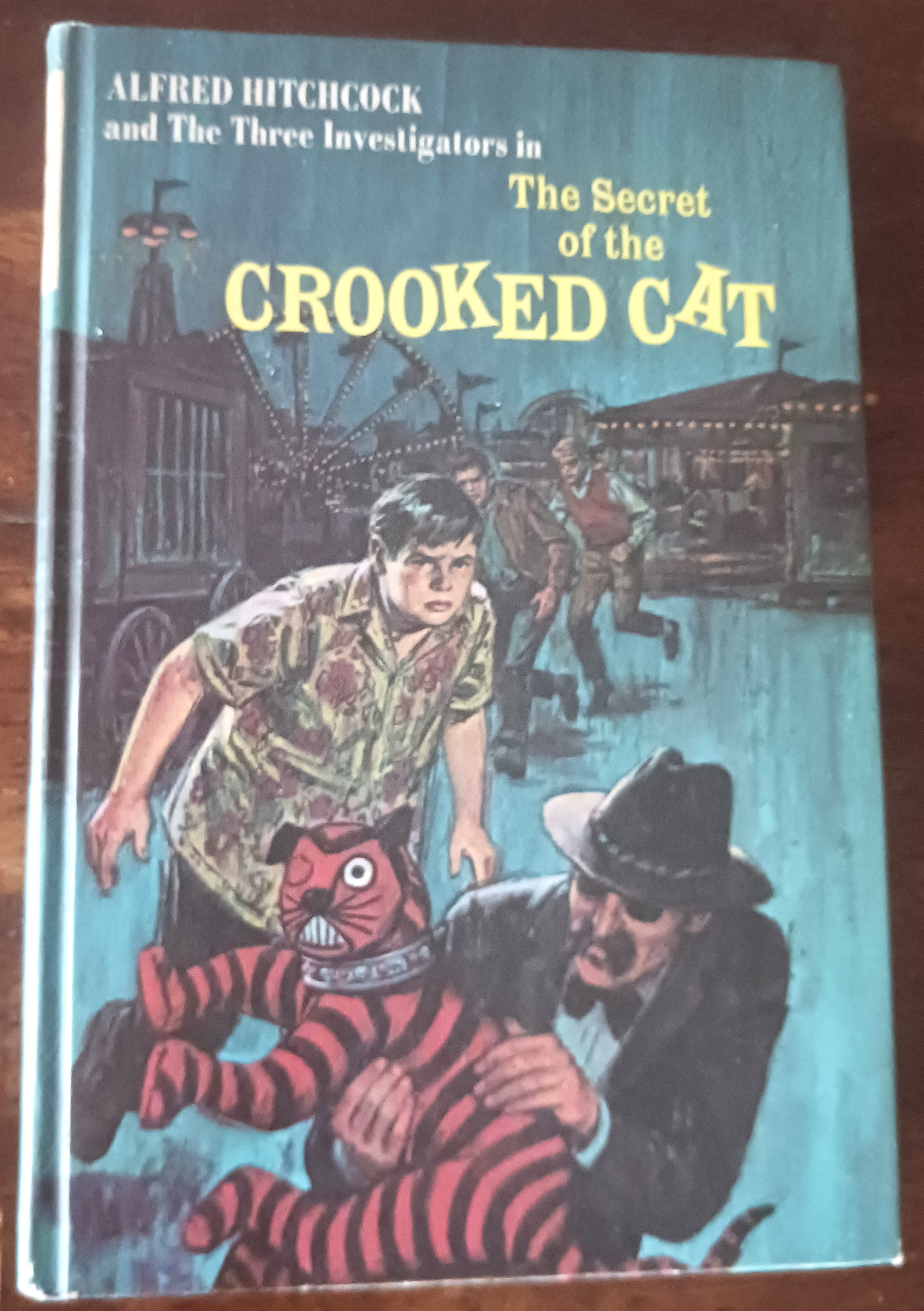 Alfred Hitchcock and the Three Investigators: The Secret of the Crooked Cat