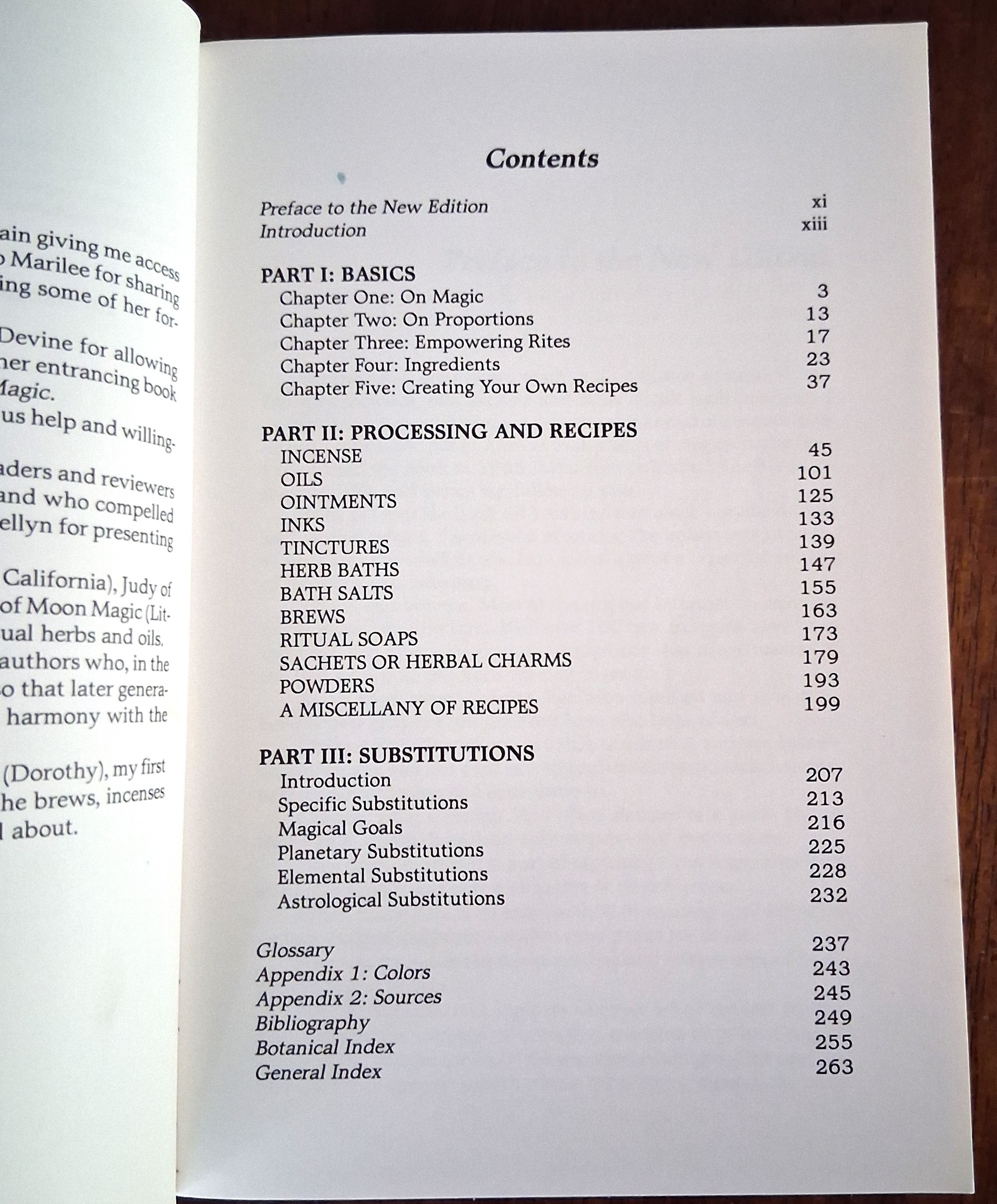 The Complete Book of Incense, Oils & Brews (Llewellyn's Practical Magick Series)
