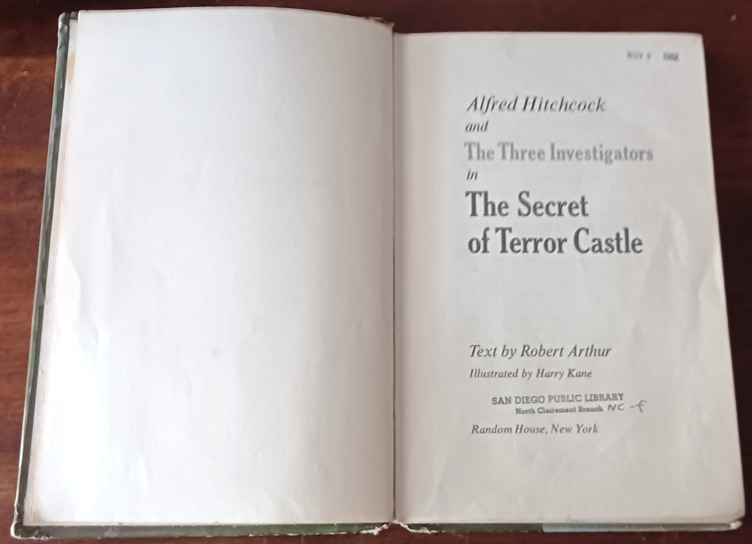 Alfred Hitchcock and the Three Investigators in The Secret of Terror Castle