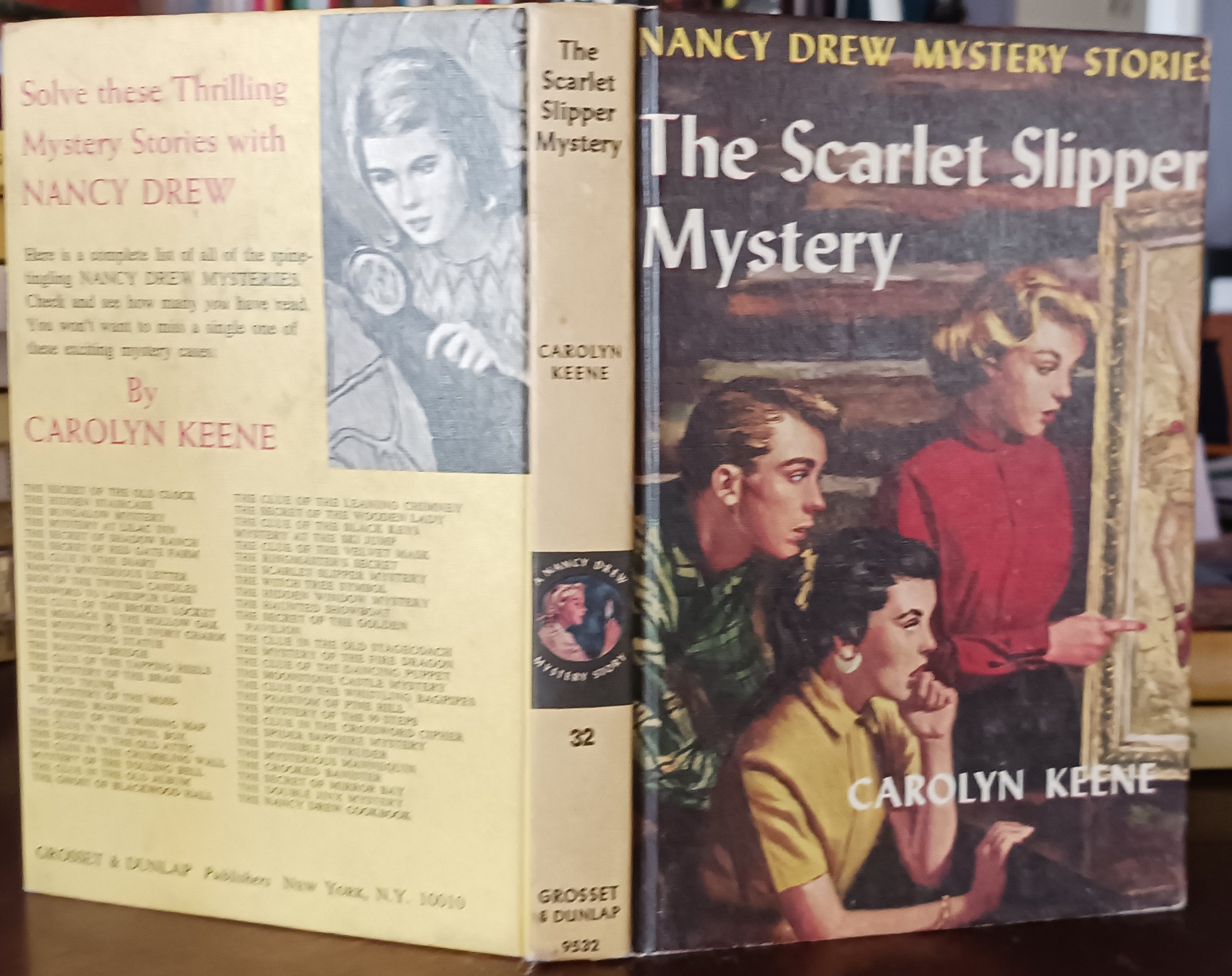 The Scarlet Slipper Mystery (Nancy Drew Mystery Stories)
