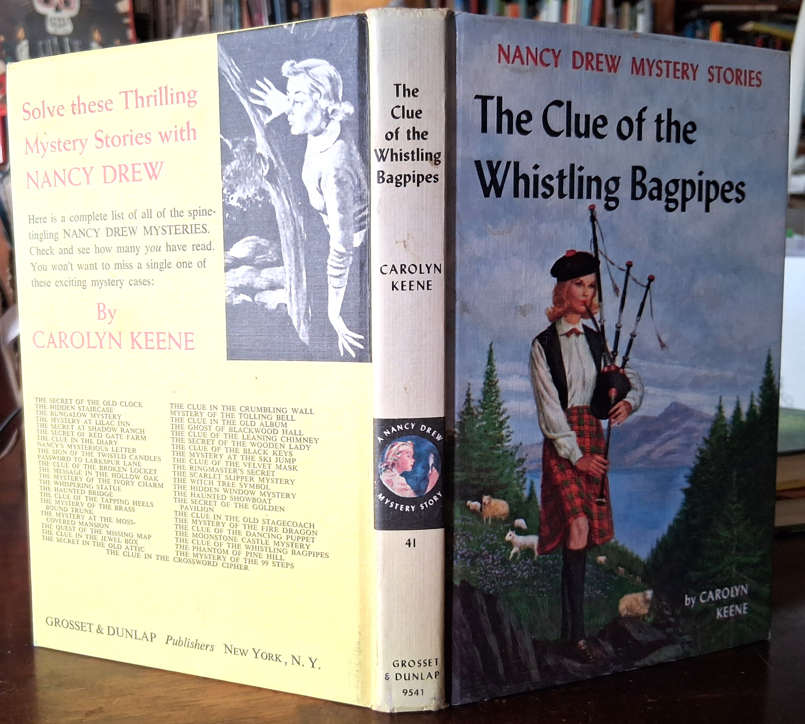 The Clue of the Whistling Bagpipes (Nancy Drew Mystery Stories)