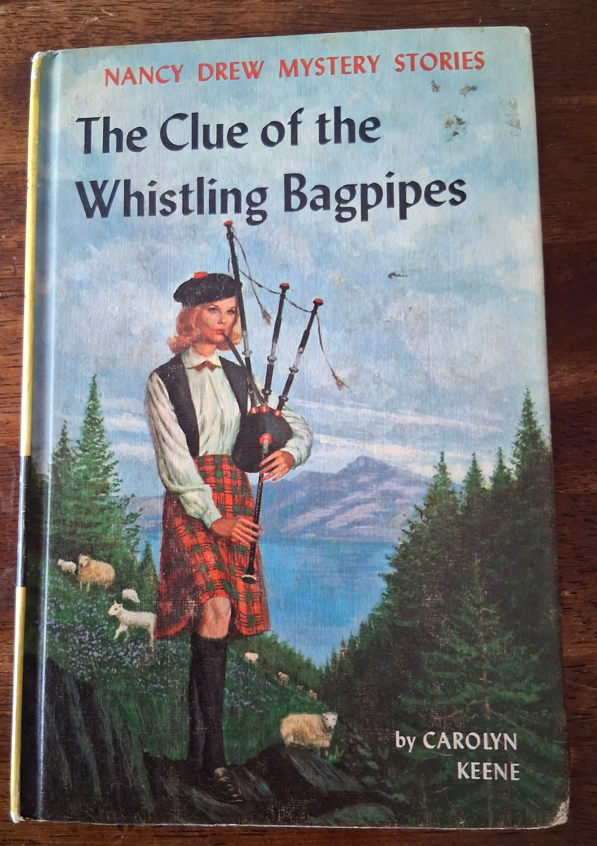 The Clue of the Whistling Bagpipes (Nancy Drew Mystery Stories)