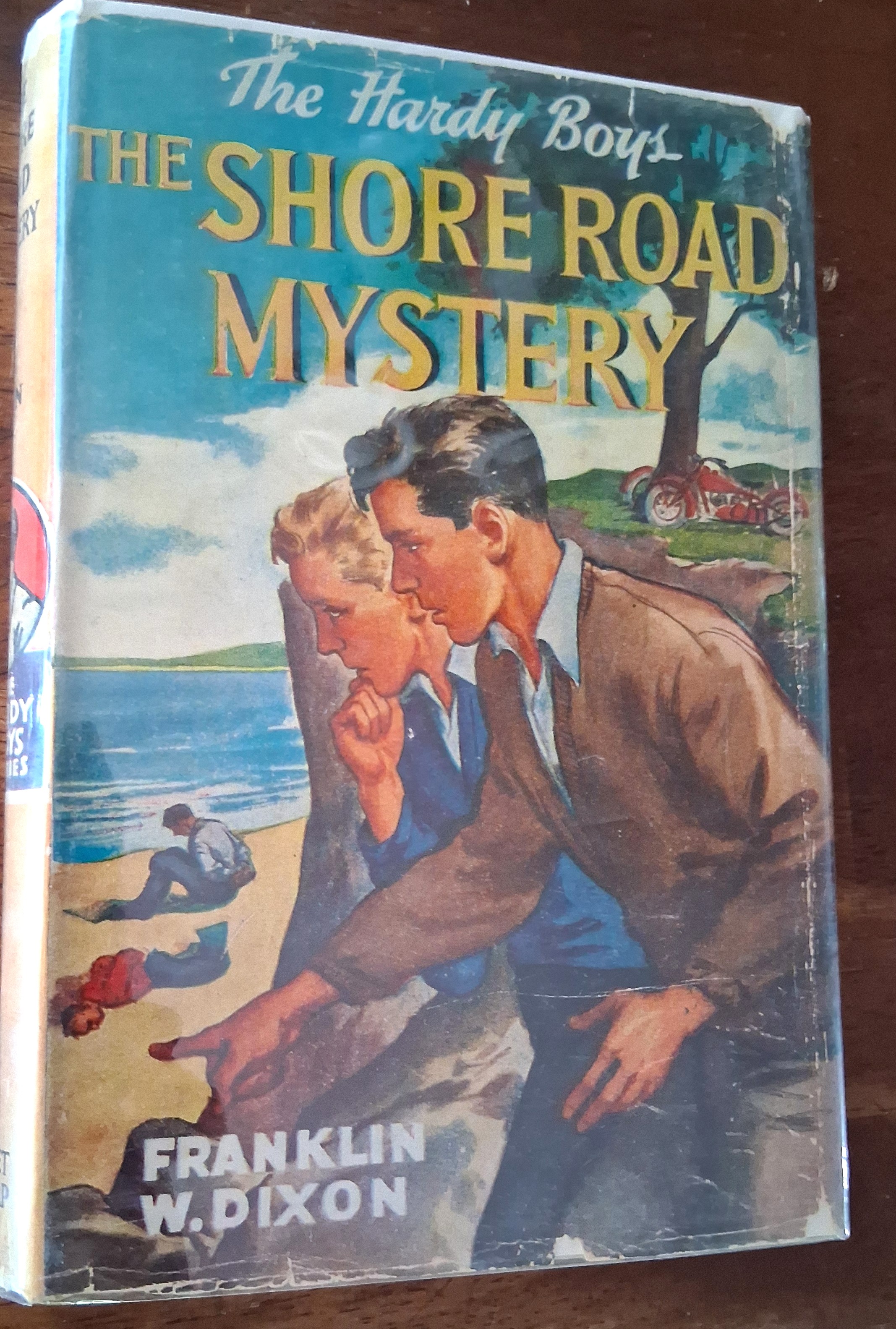 The Shore Road Mystery (Hardy Boys Mystery Stories)