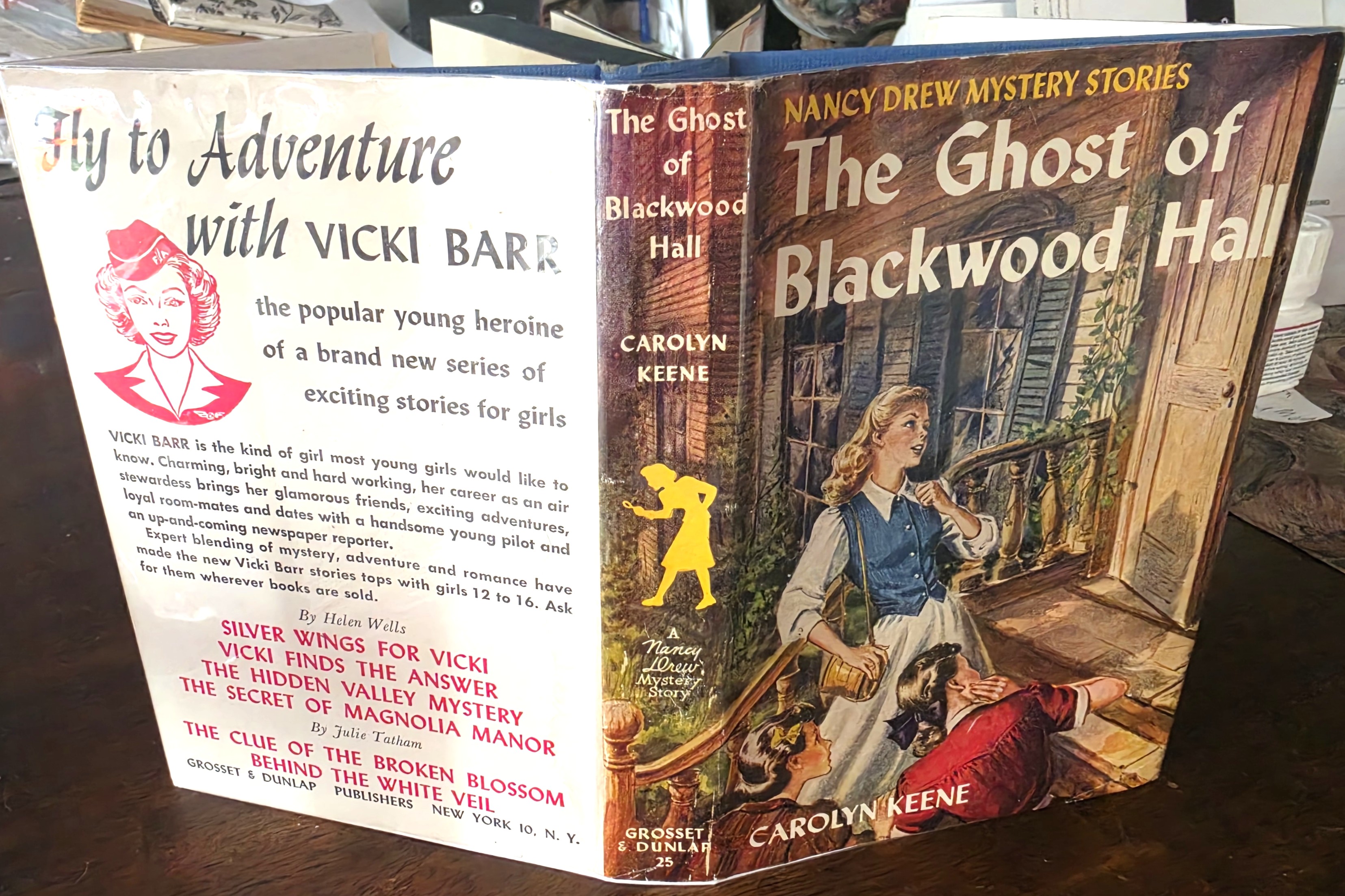 Image for The Ghost of Blackwood Hall (Nancy Drew Mystery Stories) The Ghost of Blackwood Hall (Nancy Drew Mystery Stories)