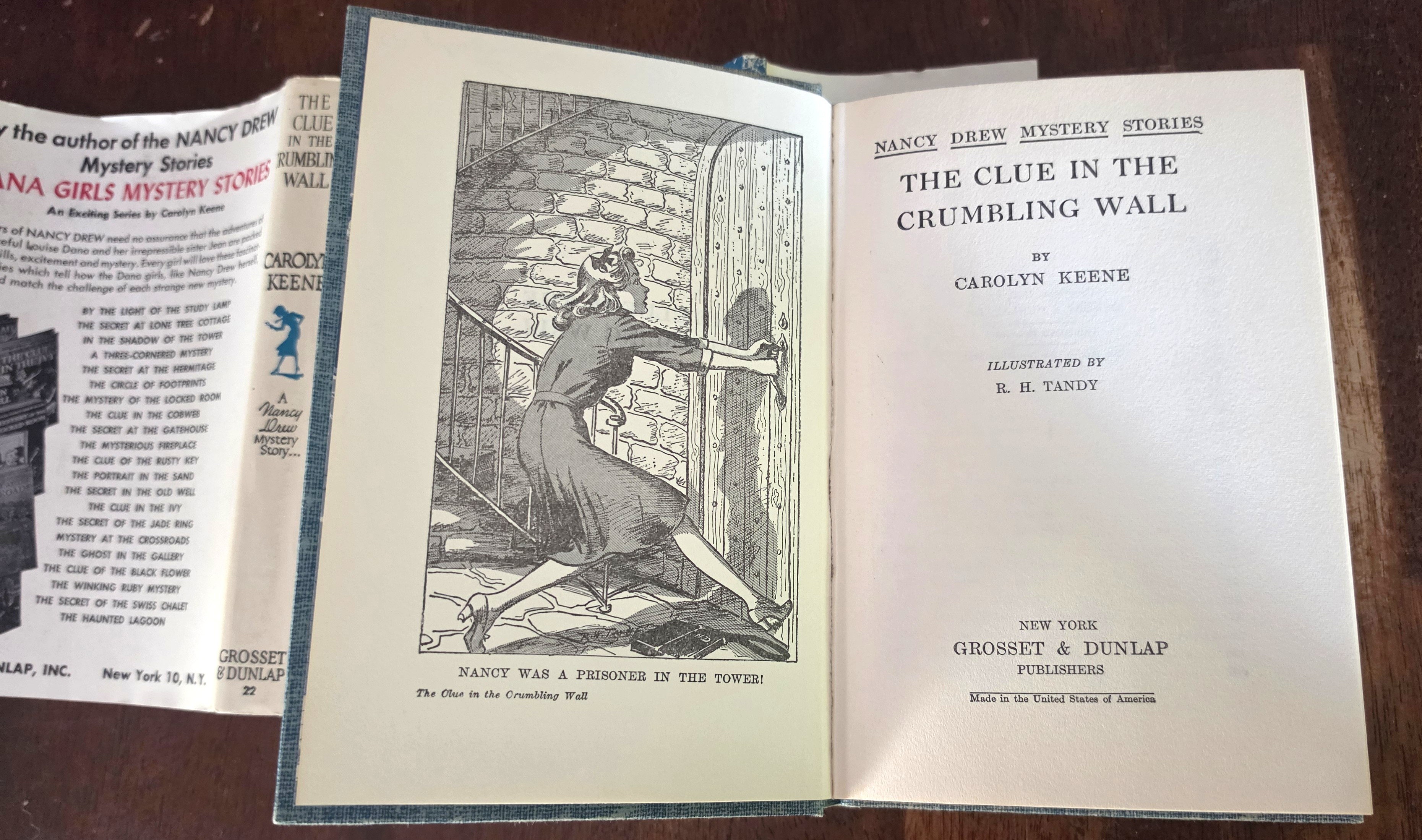 Image for The Clue in the Crumbling Wall (Nancy Drew Mystery Stories) The Clue in the Crumbling Wall (Nancy Drew Mystery Stories)