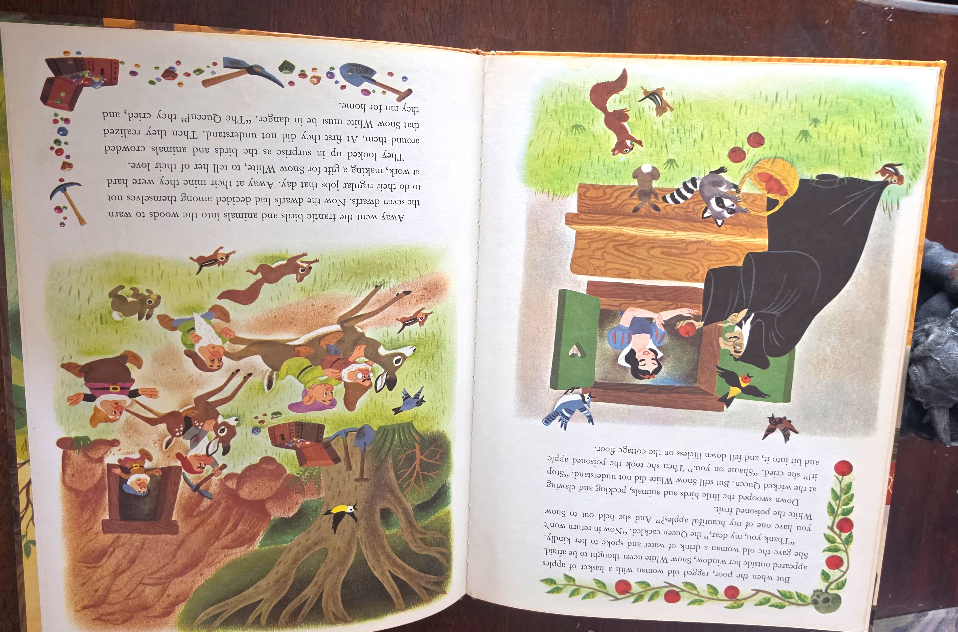 Walt Disney's Snow White and the Seven Dwarfs (A Big Golden Book)